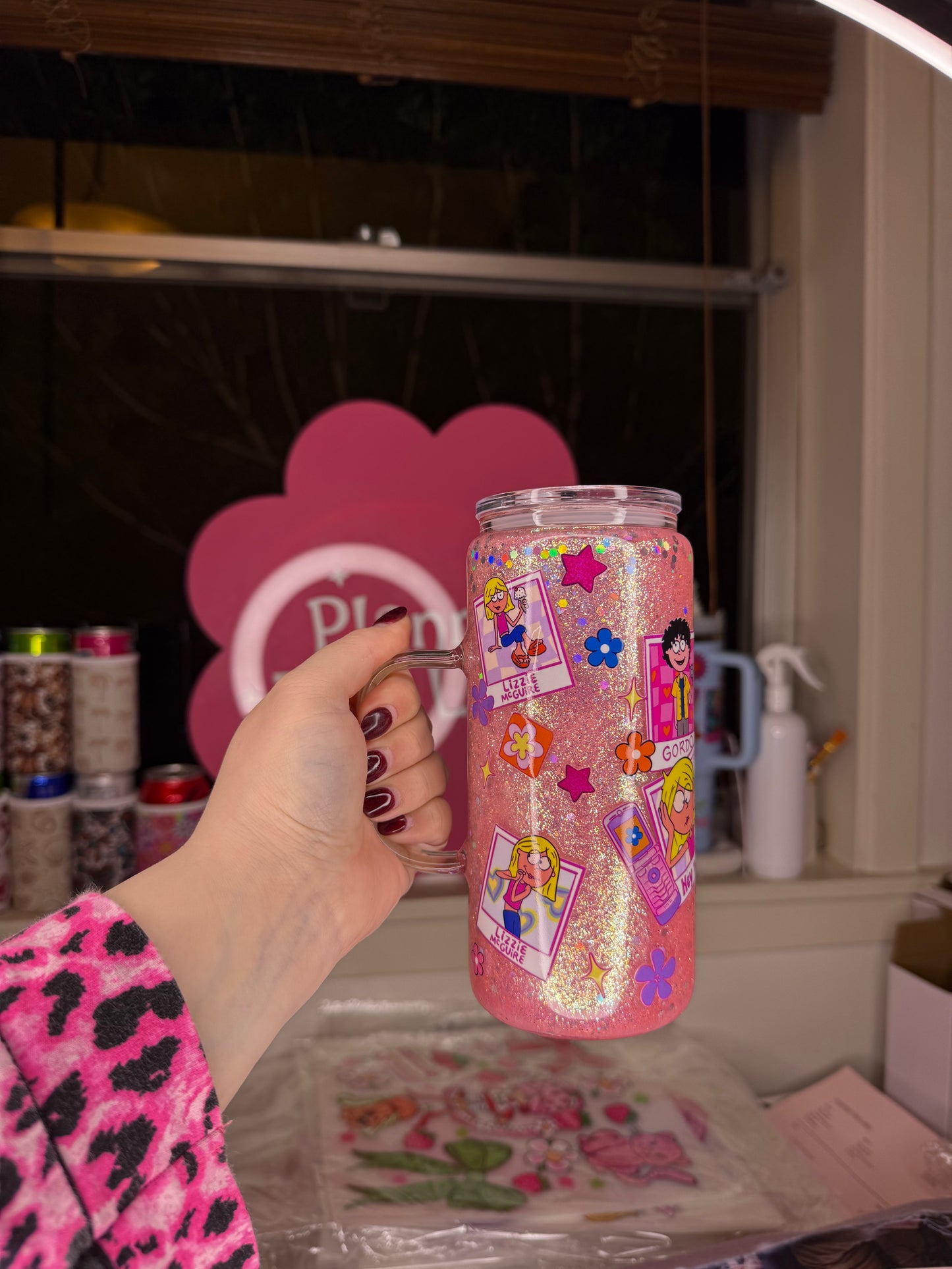 Lizzie Friends 16oz Glass Handle