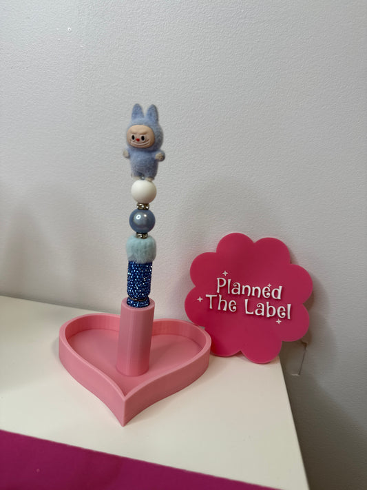 Singular Pen Heart Stand