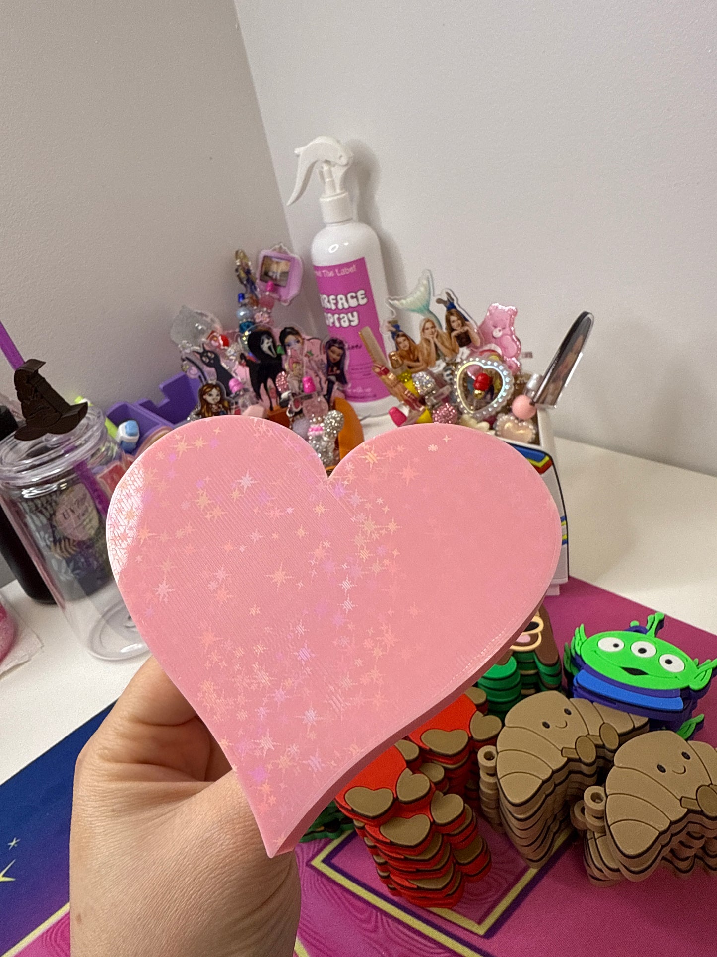 Singular Pen Heart Stand